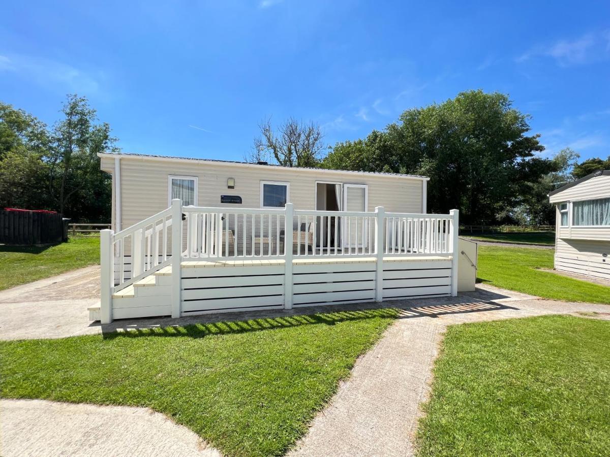Mallard Corner, Cosy Cotswold Lakeview Lodge Саут-Керні Екстер'єр фото