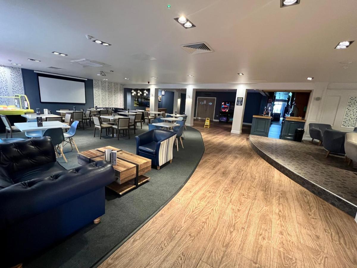 Mallard Corner, Cosy Cotswold Lakeview Lodge Саут-Керні Екстер'єр фото