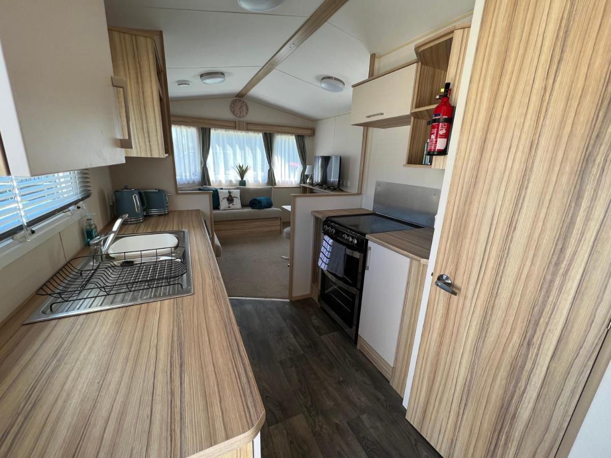 Mallard Corner, Cosy Cotswold Lakeview Lodge Саут-Керні Екстер'єр фото