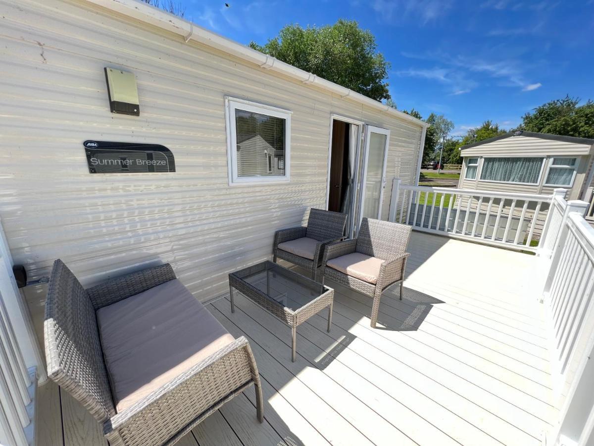 Mallard Corner, Cosy Cotswold Lakeview Lodge Саут-Керні Екстер'єр фото
