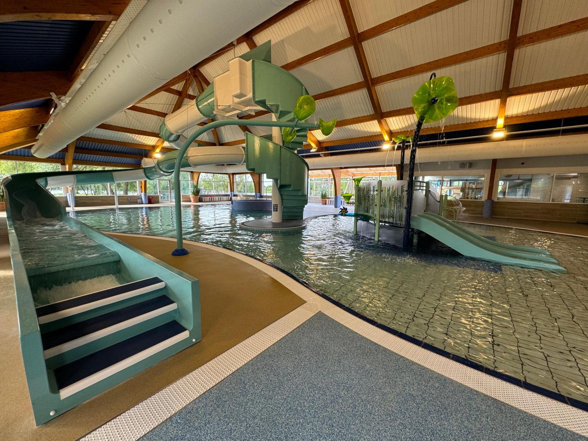 Mallard Corner, Cosy Cotswold Lakeview Lodge Саут-Керні Екстер'єр фото
