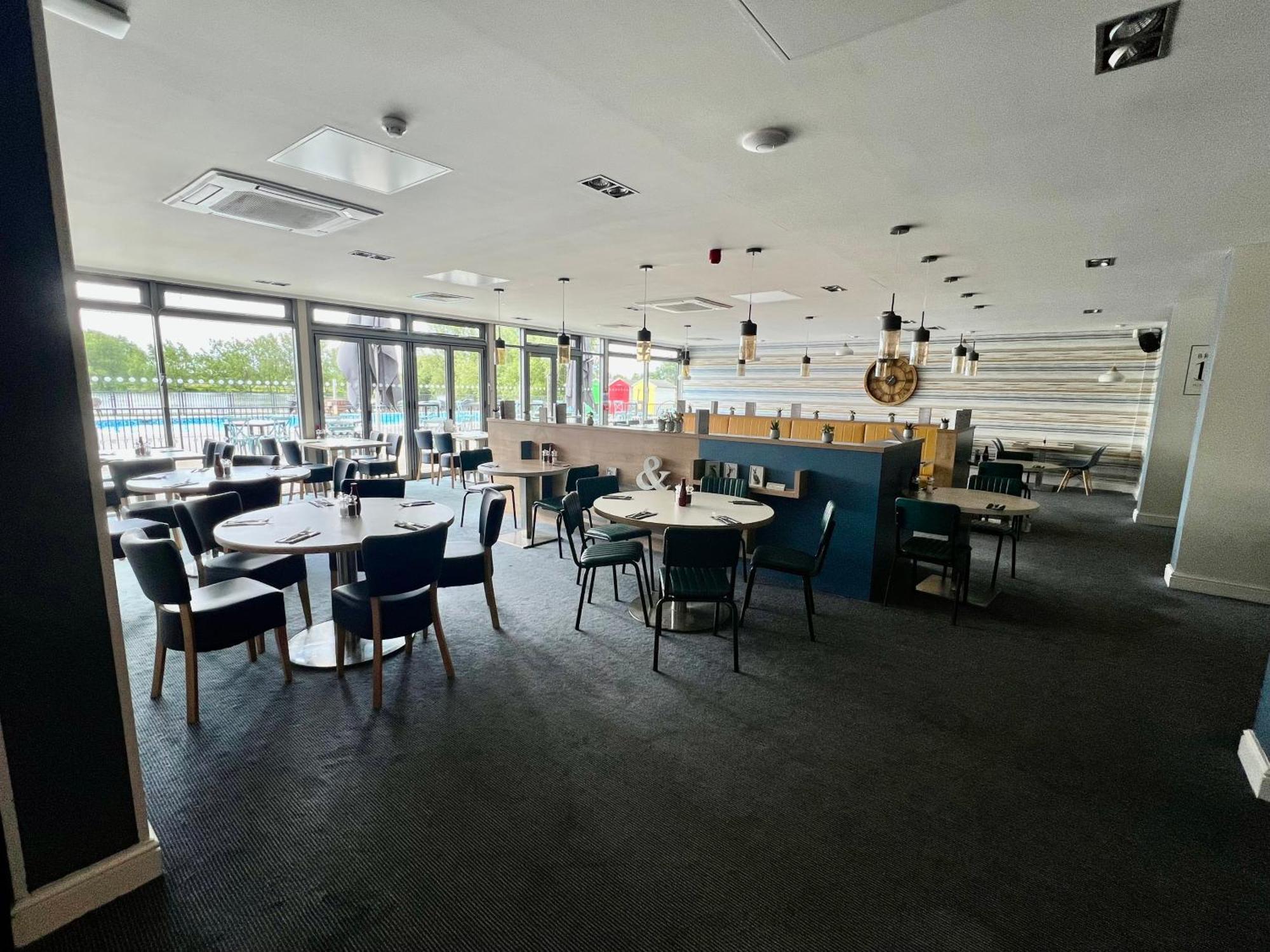 Mallard Corner, Cosy Cotswold Lakeview Lodge Саут-Керні Екстер'єр фото